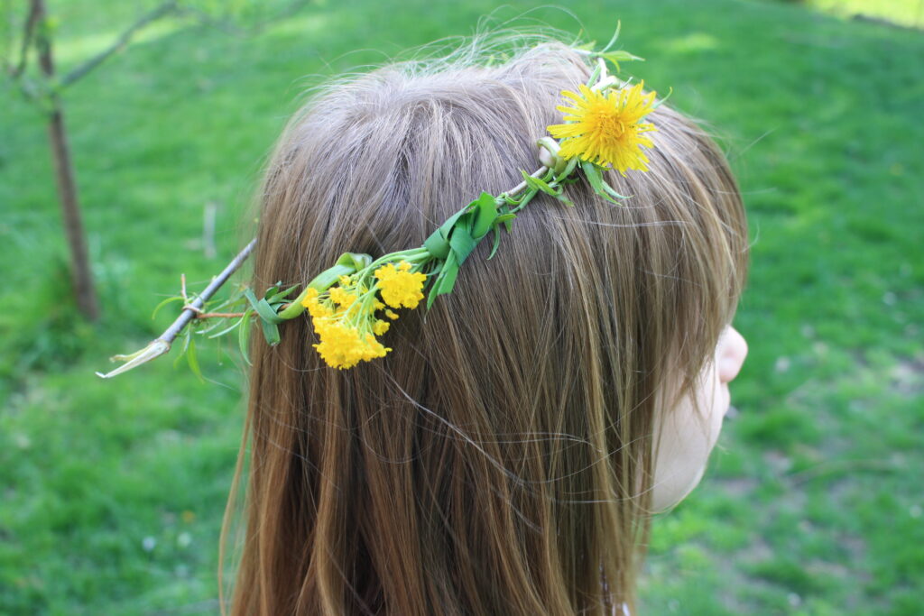 girl wearing a flower crown